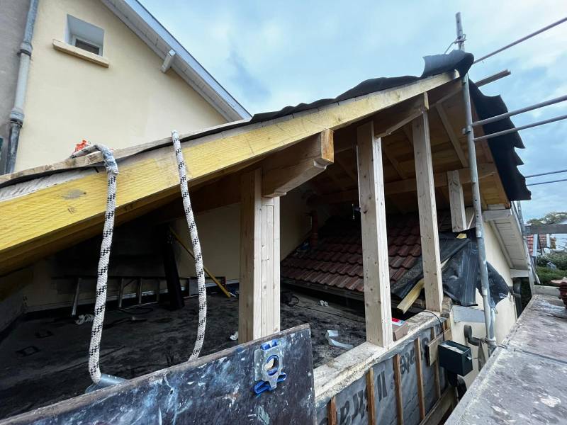 Professionnel pour construction de surélévation de maison à Tassin-la-Demi-Lune dans l'Ouest Lyonnais